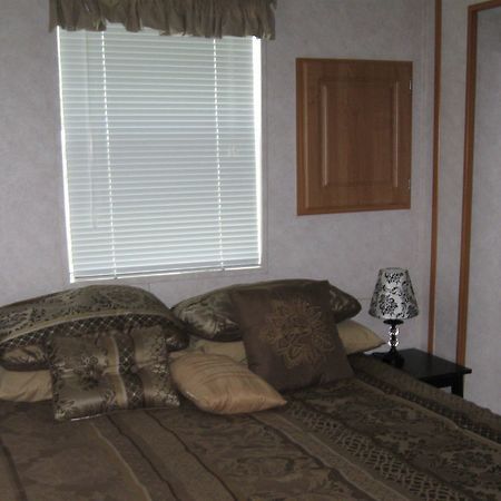 Harbor Lakes Rv Resort Порт Шарлът Екстериор снимка