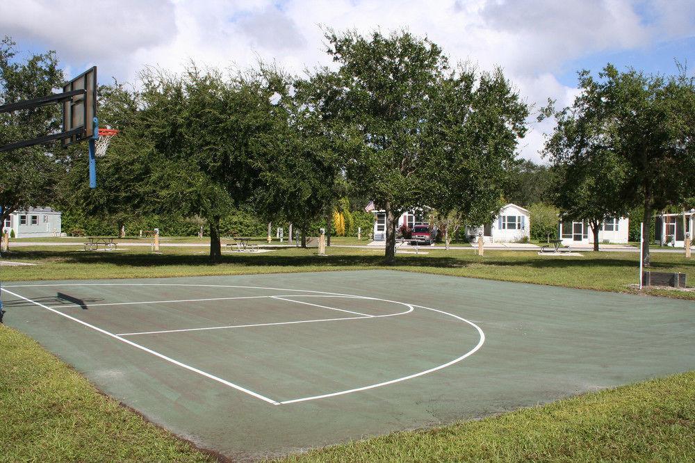 Harbor Lakes Rv Resort Порт Шарлът Екстериор снимка
