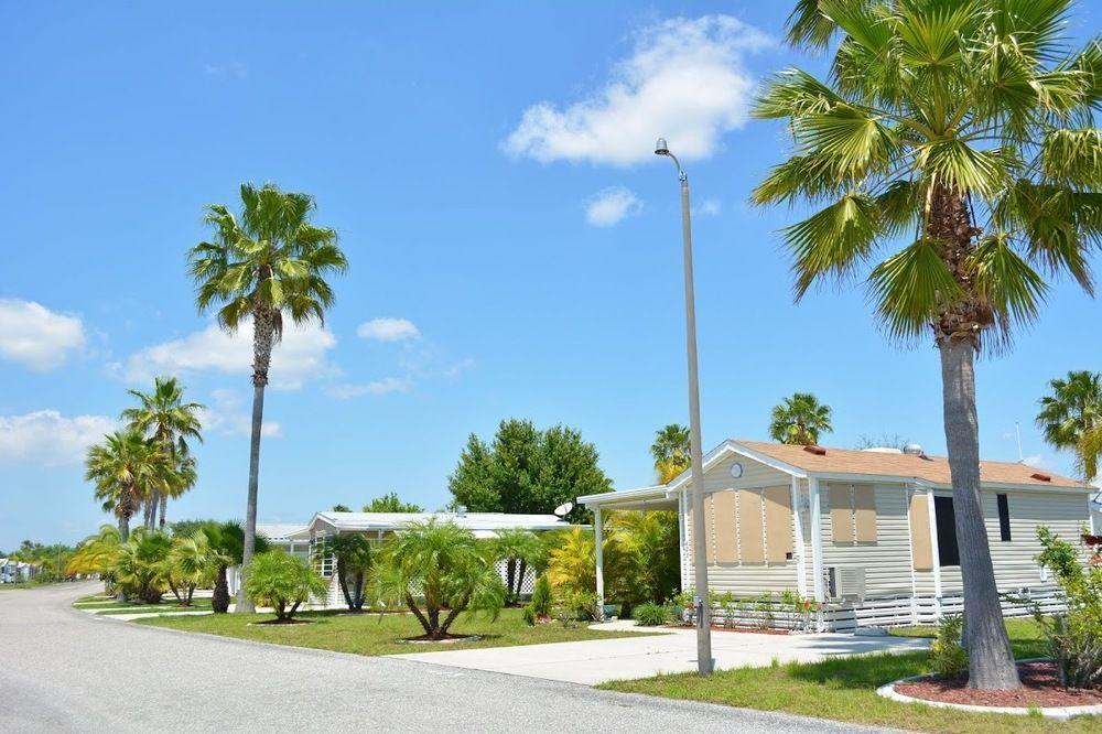 Harbor Lakes Rv Resort Порт Шарлът Екстериор снимка